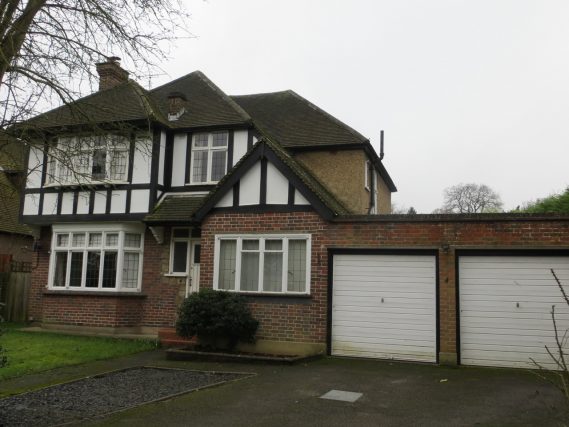 End of Braeside Avenue Front Before